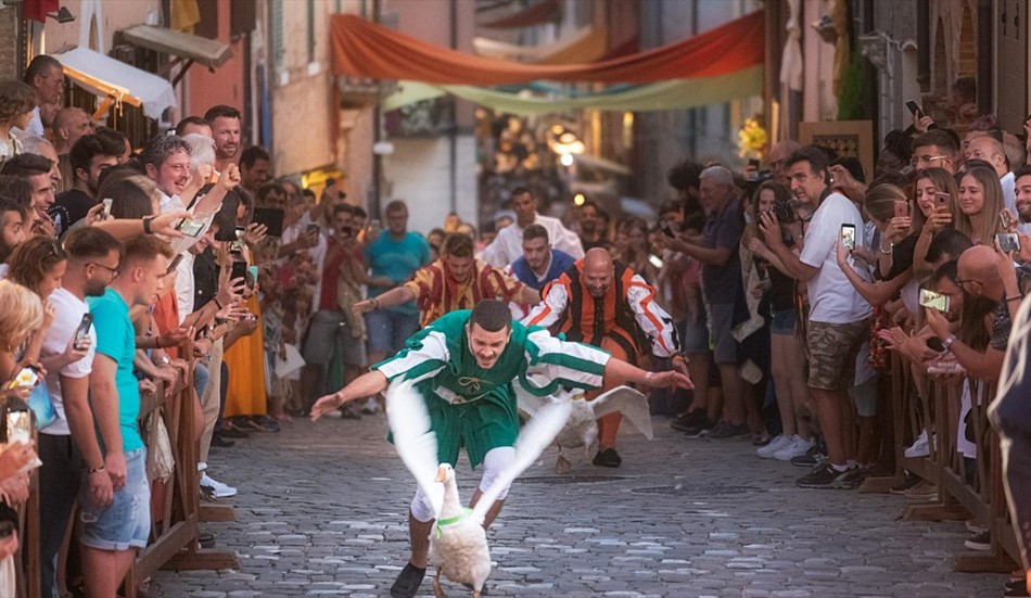 I Carmina Burana Al Palio De Lo Daino Di Mondaino Rn