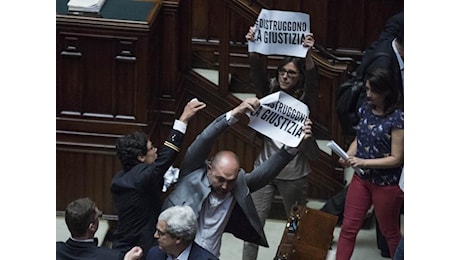 L'irritazione di Renzi: lasciamo in pace Prodi. Porta chiusa a D'Alema