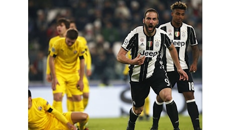 Juventus-Dinamo Zagabria 2-0: Higuain-Rugani, 'Signora' agli ottavi da prima