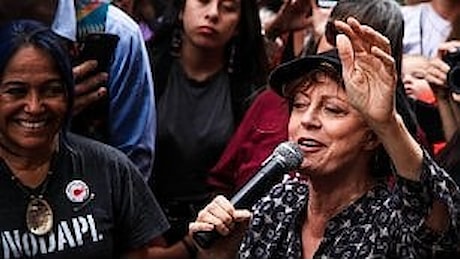 Los Angeles, Susan Sarandon si schiera con i Sioux nella protesta contro l'oleodotto