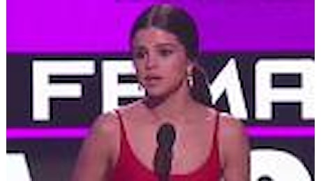Ama Awards, la confessione di Selena Gomez: Avevo tutto, ma ero rotta dentro