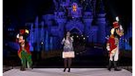 Laura Pausini a Disneyland: l'happening davanti al castello