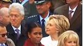 Trump, sguardo fisso di Bill Clinton su Melania. Hillary lo fulmina con gli occhi