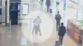 Orly, l'aggressione alla soldata: il video dalle telecamere di sicurezza