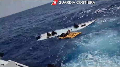 Naufragio a Lampedusa: sette migranti salvati, venti dispersi tra cui un bambino