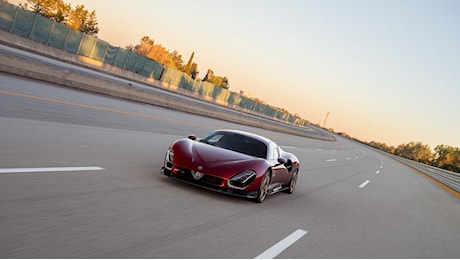 Alfa Romeo 33 Stradale, test dinamici a 333 km/h sul circuito di Nardò