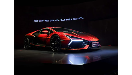 Lamborghini Revuelto Opera Unica 2024, formidabile hypercar per la Cina