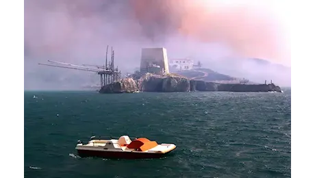 L'incendio di Vieste 17 anni dopo Peschici, nello stesso giorno le fiamme sulla spiaggia affollata di turisti