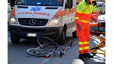 Ragazzina investita mentre andava in bici, indagata la dottoressa: Non avrebbe prestato soccorso