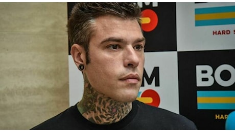 Fedez, la nuova fidanzata Vittoria «che non assomiglia a Chiara»: è mora, ha 27 anni ed è della Milano Bene. La scintilla scoppiata in Sardegna