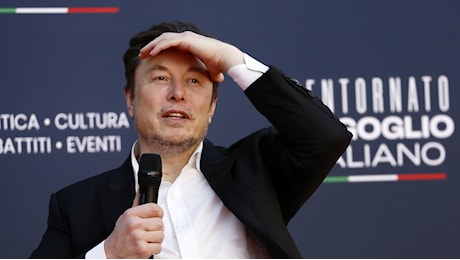 Elon Musk guarda lontano: i chip cerebrali sostituiranno gli smartphone