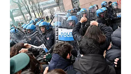 Torino: tensioni durante il corteo studentesco