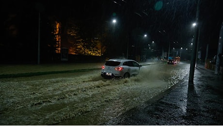 Le foto dell'alluvione a Bologna: la slavina d'acqua in città