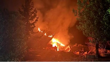 Esplode una villetta a in Garfagnana: si cercano due persone tra le macerie