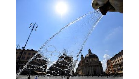 Caldo estremo, bollino rosso fino a Ferragosto: record domani con massima allerta in 22 città