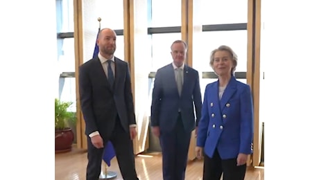VON DER LEYEN (SOCIAL “X“) * “AMCHAMEU«: «NEGOZIAMO E NON ESASPRIMIAMO, PER MANTENERE LE CATENE DI APPROVVIGIONAMENTO UE-USA FLUIDE E SOLIDE»
