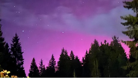 Aurora boreale in Trentino-Alto Adige e Veneto, le foto del cielo tinto di rosso: dove si è vista