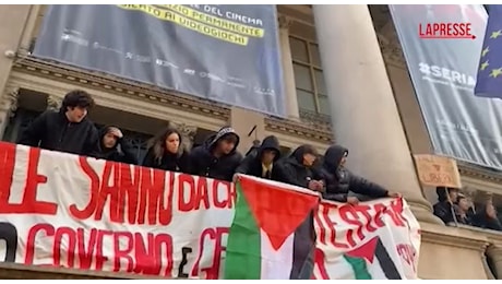 No Meloni day, a Torino gli studenti occupano la Mole Antonelliana. Il prefetto Tagliente: «Un pericolo per la democrazia»