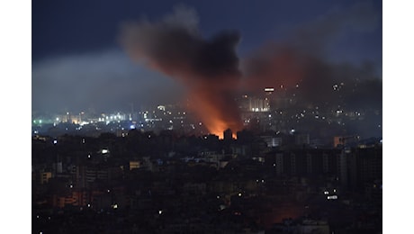 Guerra in Medio Oriente, Israele bombarda un centro sanitario a Beirut, almeno 6 morti. In Libano 1,2 milioni di sfollati