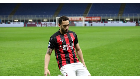 Calhanoglu sul Milan: “Primo anno difficile, Giampaolo mi schierò regista”