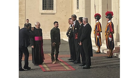 Ultima tappa in Vaticano da Papa Francesco. Volodymyr Zelensky conclude la sua missione fallimentare in Europa (V. Volcic)