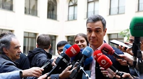 Spagna, il premier Sanchez valuta le dimissioni dopo l'inchiesta sulla moglie
