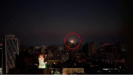 Pioggia di droni su Kiev, il nuovo attacco di Mosca durante la notte