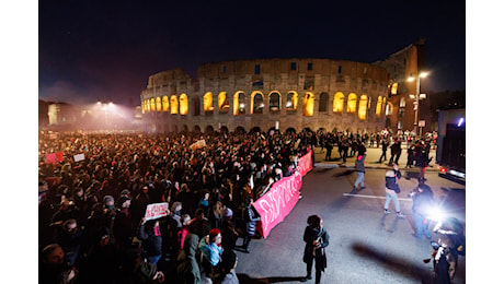 «Meloni, il patriarcato esiste». 200 mila al corteo femminista