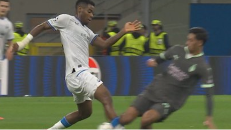 Onyedika espulso in Milan-Bruges di Champions League. Ma l'arbitro aveva fischiato fallo a Reijnders: cosa è successo