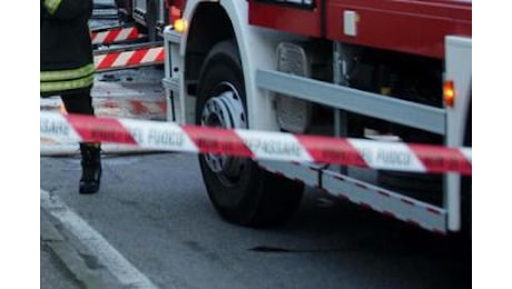 Finisce contro il guardrail, poi l’auto si ribalta: morto 20enne a Ceccano