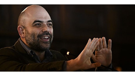 Saviano ora si finge esule a Francoforte: «Alla Fiera del libro farò la resistenza»