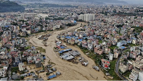 Inondazioni e frane in Nepal: almeno 100 morti e decine di dispersi