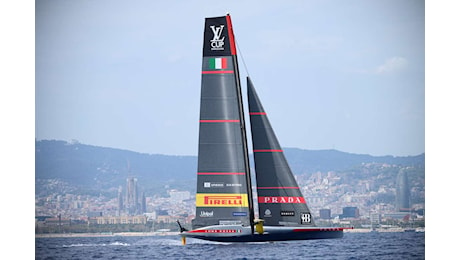 Louis Vuitton Cup: Luna Rossa schiva un fulmine e batte per la prima volta New Zealand