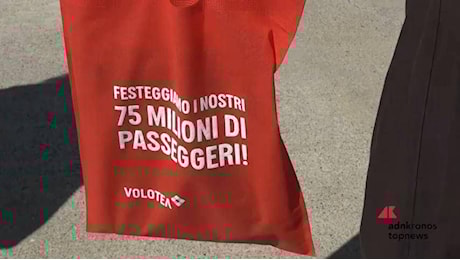 Record e cifre da primato: Volotea festeggia a Olbia i 75 milioni di passeggeri con il tappeto più grande del mondo.
