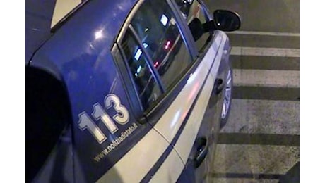 Palermo, partorisce in strada e vaga con il neonato in braccio: salvata dalla polizia