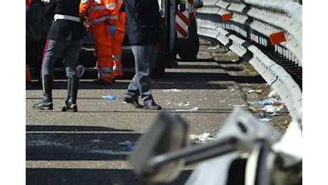 Incidente Roma, auto si ribalta a Velletri: muore un ragazzo