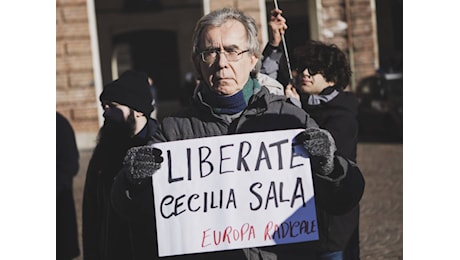 Si alza il velo sull'ipocrisia delle femministe rosse. Vedono il patriarcato in Occidente, non in Iran