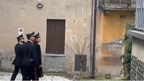 Ristruttura casa, la mette in affitto ma gliela occupano: i carabinieri staccano le utenze