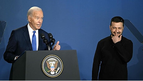Biden, la gaffe alla conferenza stampa Nato a Washington: chiama Zelensky «Putin», ma se ne accorge e ci scherza su