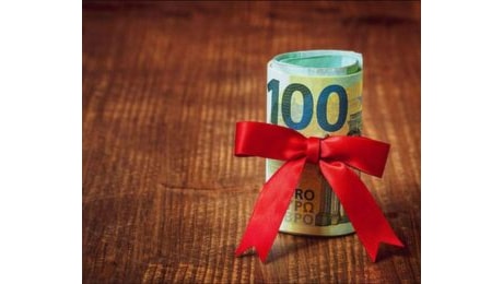 Bonus Natale, 100 euro ai lavoratori dipendenti genitori (anche single): come ottenerlo