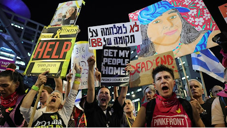 Centinaia in piazza a Tel Aviv, 'fermare la guerra'