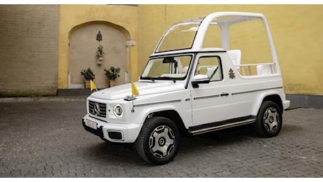Quale papamobile sceglierà Leone XIV? L’ultima consegnata a Francesco era una Mercedes elettrica