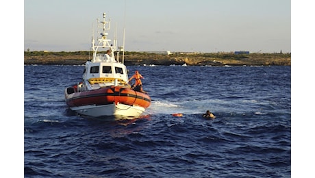 Naufragio migranti a Lampedusa: 7 salvati e 20 dispersi