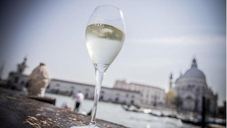 Export vino: le bolle sorpassano i rossi trascinate dal Prosecco