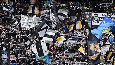 Udinese-Inter, l'iniziativa della Curva Nord: tifosi sugli spalti durante il riscaldamento