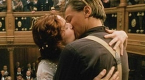 Kate Winslet: «Il bacio con Leonardo di Caprio in Titanic? Fu un disastro», ecco cosa ha raccontato
