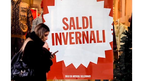 Dopo i regali di Natale è tempo di shopping, iniziano i saldi invernali in Toscana: ecco quando