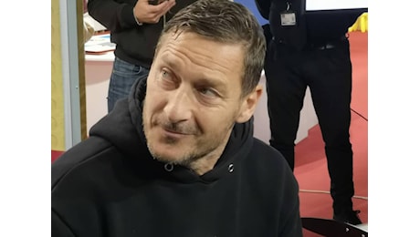 Totti e quella pazza idea del ritorno in campo: Mai dire mai. In due mesi sarei pronto