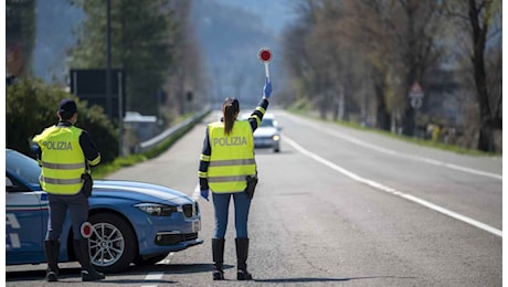 Posto di blocco, non dimenticare mai il telefono: da ora in poi chiederanno solo quello | Se lo scarichi del tutto ti rovinano