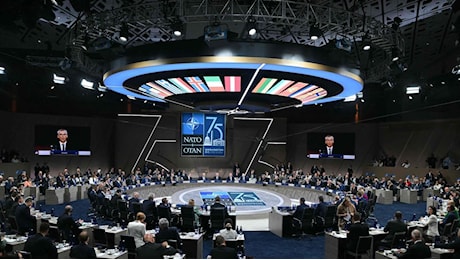 La Nato blinda il sostegno a Kiev, Stoltenberg: «Il più vasto piano di difesa dalla Guerra fredda»